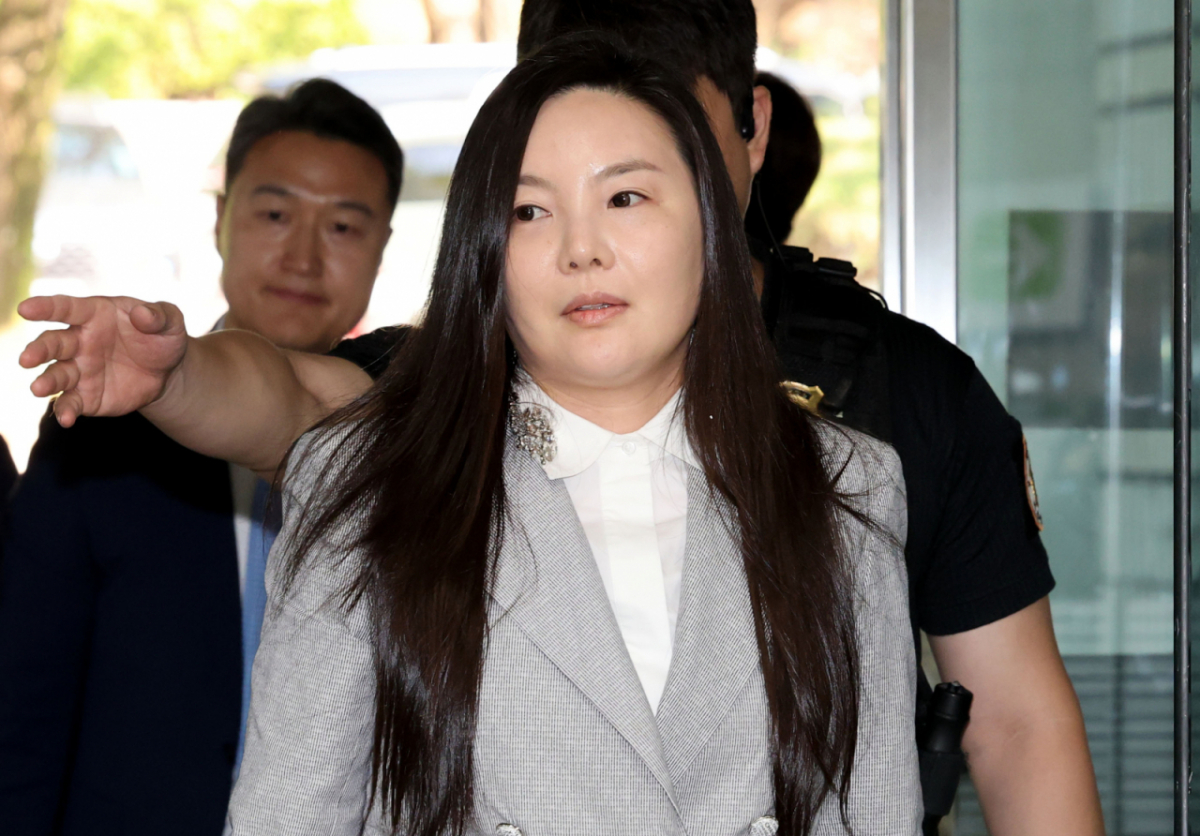 300억 원대 사기 혐의를 받는연예기획사 원헌드레드 레이블 차가원 대표가 3일 오전 서울 서초구 서울중앙지방법원에서 열린 구속 전 피의자 심문(영장실질심사)에 출석하고 있다. /사진=뉴스1