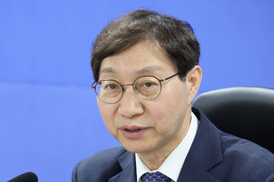 (서울=뉴스1) 신웅수 기자 = 김성주 국민연금공단 이사장이 9일 서울 여의도 국회 의원회관에서 더불어민주당 을지로위원회 주최로 열린 홈플러스 회생을 위한 간담회에서 발언하고 있다. 2026.7.9/뉴스1 Copyright © 뉴스1. All rights reserved. 무단 전재 및 재배포, AI학습 이용 금지. /사진=(서울=뉴스1) 신웅수 기자