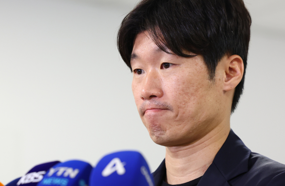박지성 K축구 혁신위원회 공동위원장이 27일 서울 종로구 국립현대미술관 회의실에서 열린 'K축구 혁신위원회 4차 회의'를 마친 뒤 취재진 질문을 듣고 있다. / 사진 = 뉴시스