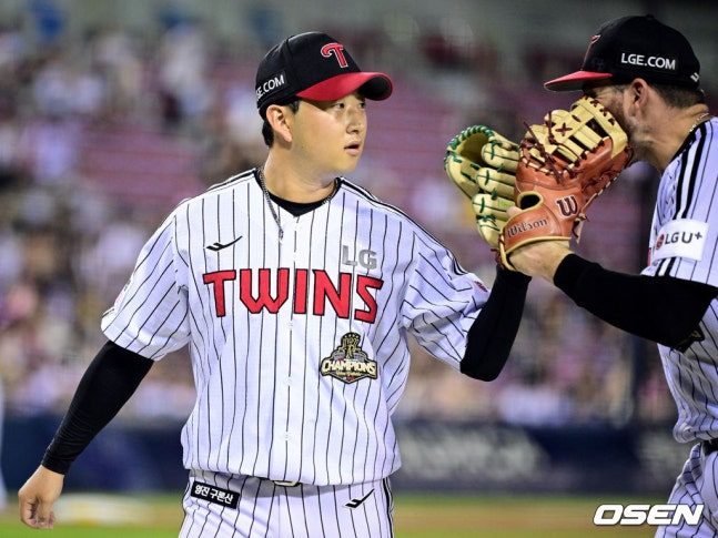 LG 김진수(왼쪽). /사진=OSEN