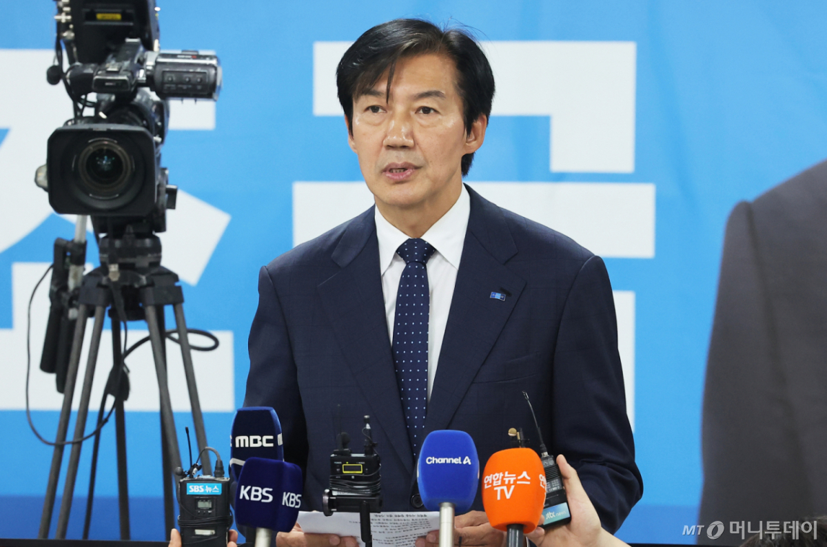 (평택=뉴스1) 김영운 기자 = 경기 평택을 국회의원 재선거에 출마한 조국혁신당 조국 후보가 4일 경기 평택시 선거사무소에서 선거 패배를 인정하고 있다. (공동취재) 2026.6.4/뉴스1 Copyright © 뉴스1. All rights reserved. 무단 전재 및 재배포, AI학습 이용 금지. /사진=(평택=뉴스1) 김영운 기자