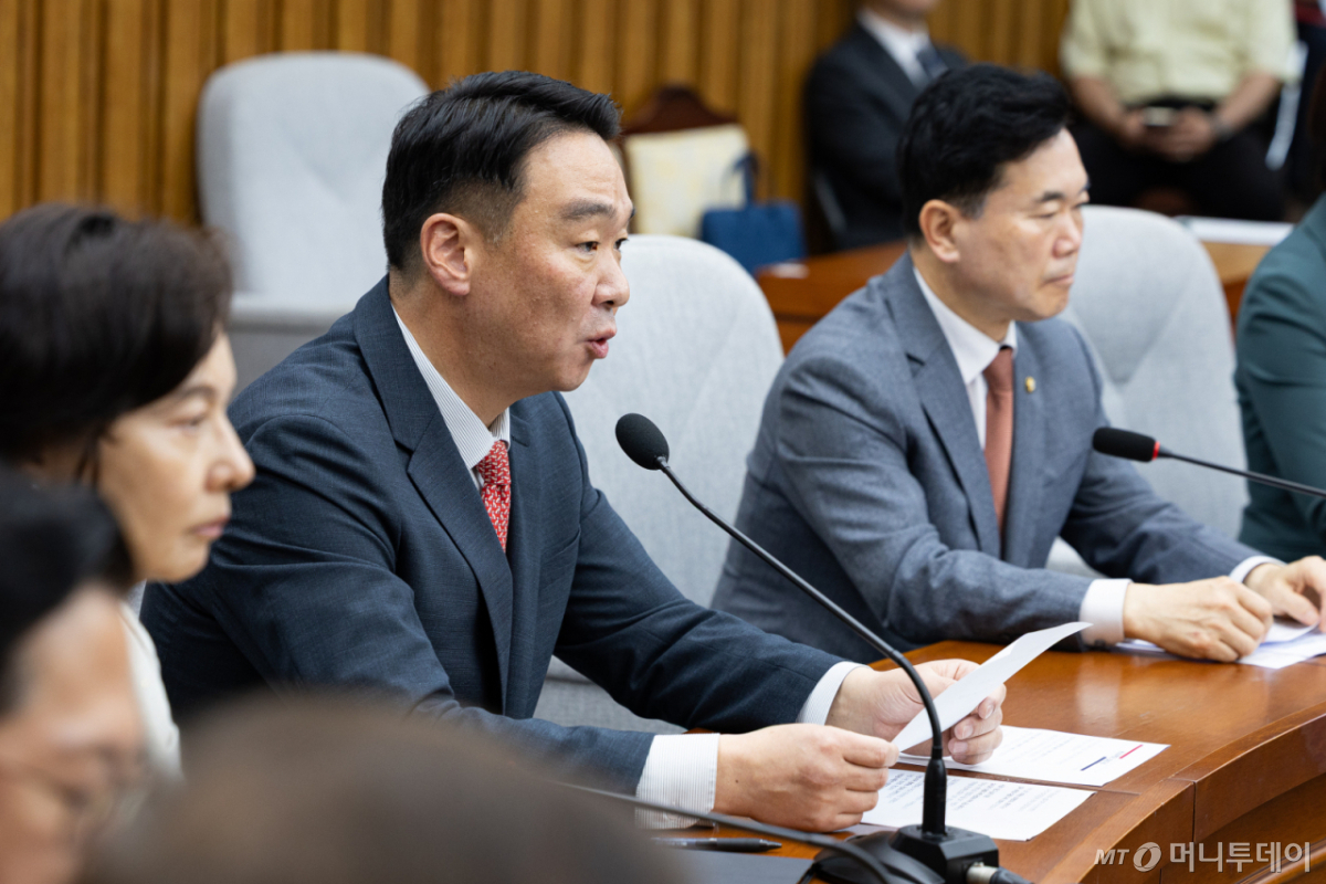 (서울=뉴스1) 유승관 기자 = 정희용 국민의힘 사무총장이 24일 서울 여의도 국회에서 열린 원내대책회의에서 모두 발언을 하고 있다. 2026.7.24/뉴스1 Copyright © 뉴스1. All rights reserved. 무단 전재 및 재배포, AI학습 이용 금지. /사진=(서울=뉴스1) 유승관 기자