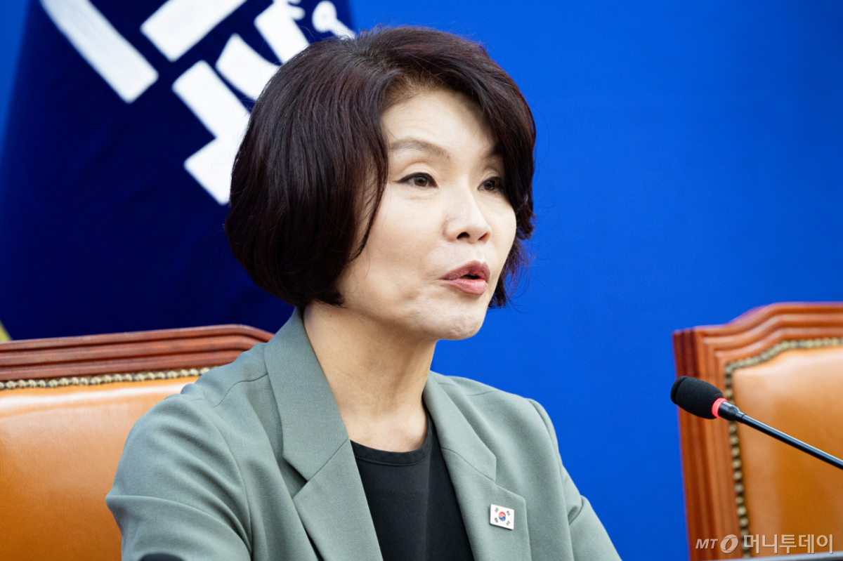 (서울=뉴스1) 유승관 기자 = 한정애 더불어민주당 정책위의장이 4일 서울 여의도 국회에서 열린 원내대책회의에서 모두 발언을 하고 있다. 2026.8.4/뉴스1 Copyright © 뉴스1. All rights reserved. 무단 전재 및 재배포, AI학습 이용 금지. /사진=(서울=뉴스1) 유승관 기자