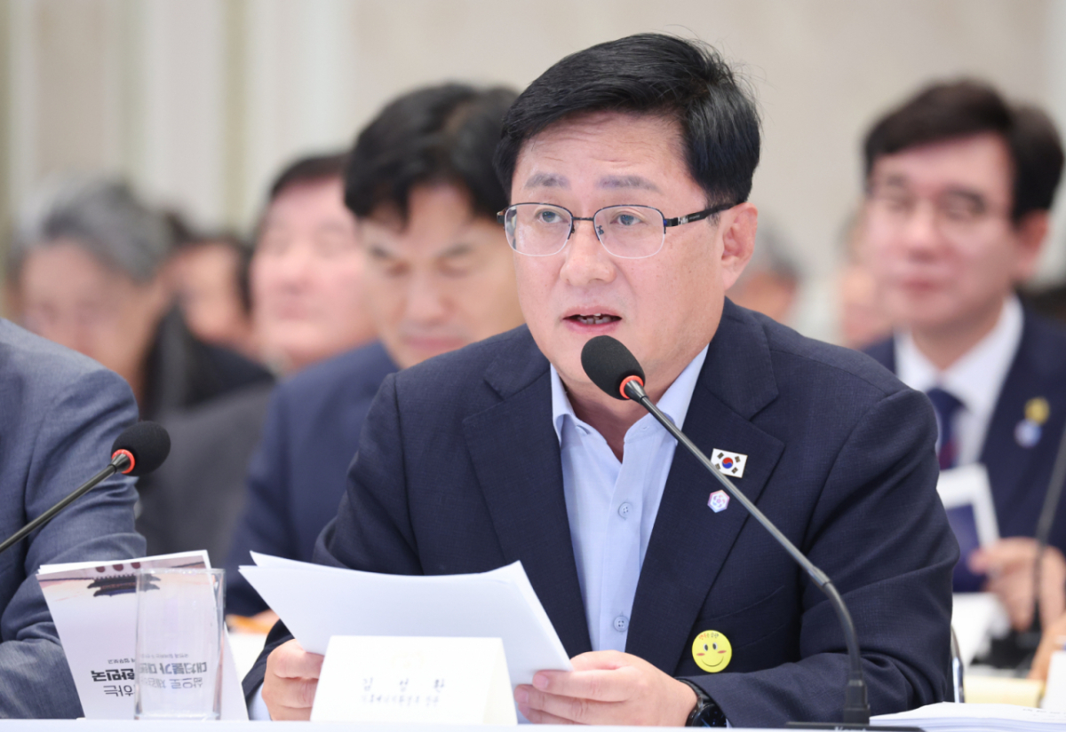 김성환 기후에너지환경부 장관이 4일 청와대 영빈관에서 열린 산업통상부, 기후에너지환경부, 지식재산처, 원자력안전위원회, 기상청 2차 업무보고에서 업무보고를 하고 있다. 2026.8.4/뉴스1 Copyright © 뉴스1. All rights reserved. 무단 전재 및 재배포, AI학습 이용 금지. /사진=(서울=뉴스1)