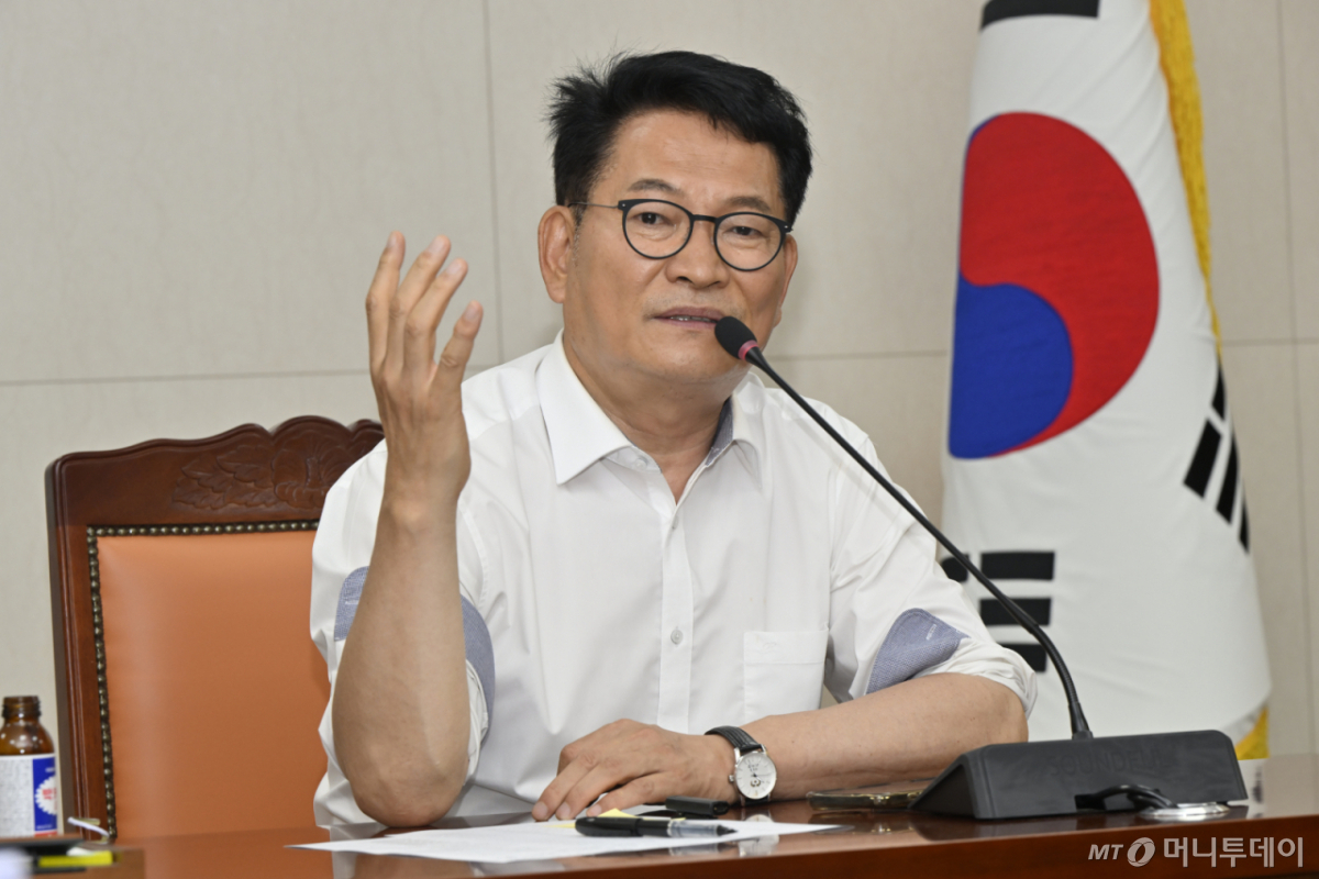 [화순=뉴시스] 양시원 기자 = 송영길 더불어민주당 당대표 후보가 4일 전남광주 화순군 화순군의회에서 열린 '화순 시민 공감 토크'에서 발언하고 있다. 2026.08.04. goodwrite97@newsis.com /사진=양시원