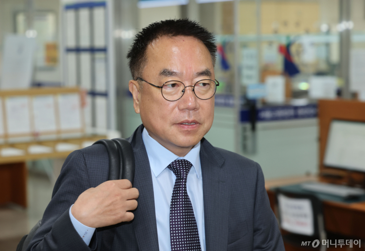 (서울=뉴스1) 김성진 기자 = 서범수 국민의힘 의원이 15일 서울 서초구 서울중앙지방법원에서 열린 추경호 대구시장의 내란중요임무종사 혐의 7차 공판에 증인 신분으로 출석하고 있다. (공동취재) 2026.7.15/뉴스1 Copyright © 뉴스1. All rights reserved. 무단 전재 및 재배포, AI학습 이용 금지. /사진=(서울=뉴스1) 김성진 기자