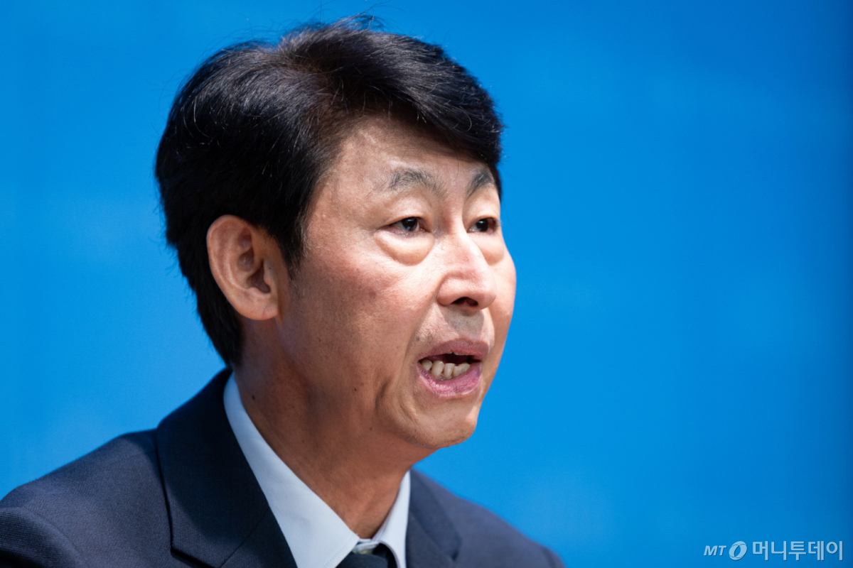 이훈기 더불어민주당 의원이 서울 여의도 국회 소통관에서 기자회견을 하고 있다. /사진=뉴스1