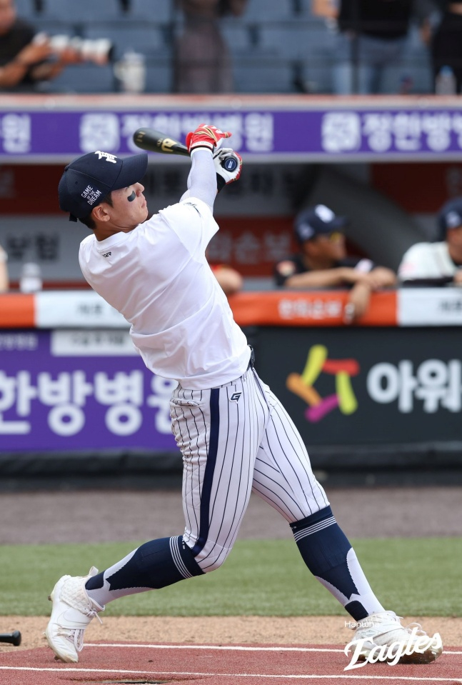 서울고 김지우가 지난 6월 제4회 한화이글스배 고교-대학 올스타전에서 열린 홈런더비에서 홈런을 치고 있다. /사진=한화 이글스 제공