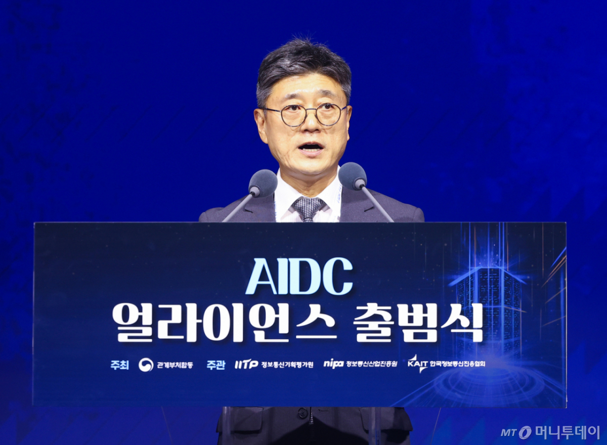 정재헌 SK텔레콤 대표가 지난달 29일 오후 서울 중구 롯데호텔에서 열린 AIDC 얼라이언스 출범식에서 개회사를 하고 있다./사진=뉴시스
