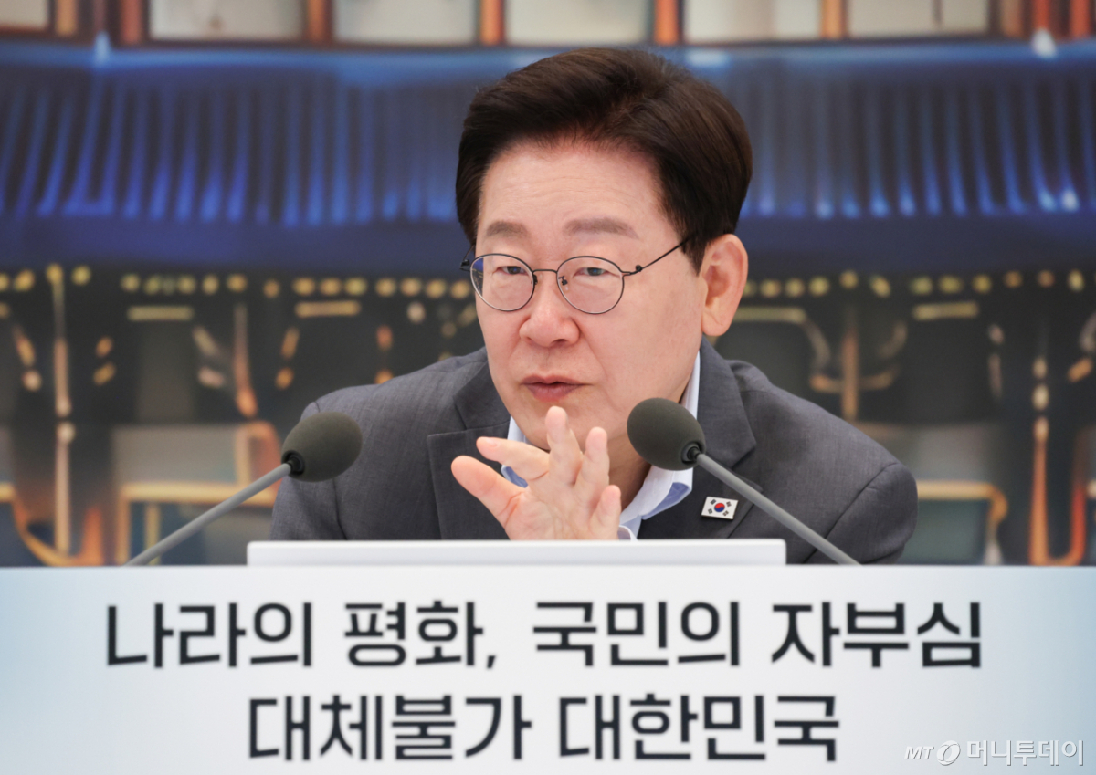 (서울=뉴스1) 이재명 기자 = 이재명 대통령이 5일 청와대 영빈관에서 열린 외교부, 통일부, 국방부, 국가보훈부 2차 업무보고에서 발언을 하고 있다. (청와대통신사진기자단) 2026.8.5/뉴스1 Copyright © 뉴스1. All rights reserved. 무단 전재 및 재배포, AI학습 이용 금지. /사진=(서울=뉴스1) 이재명 기자