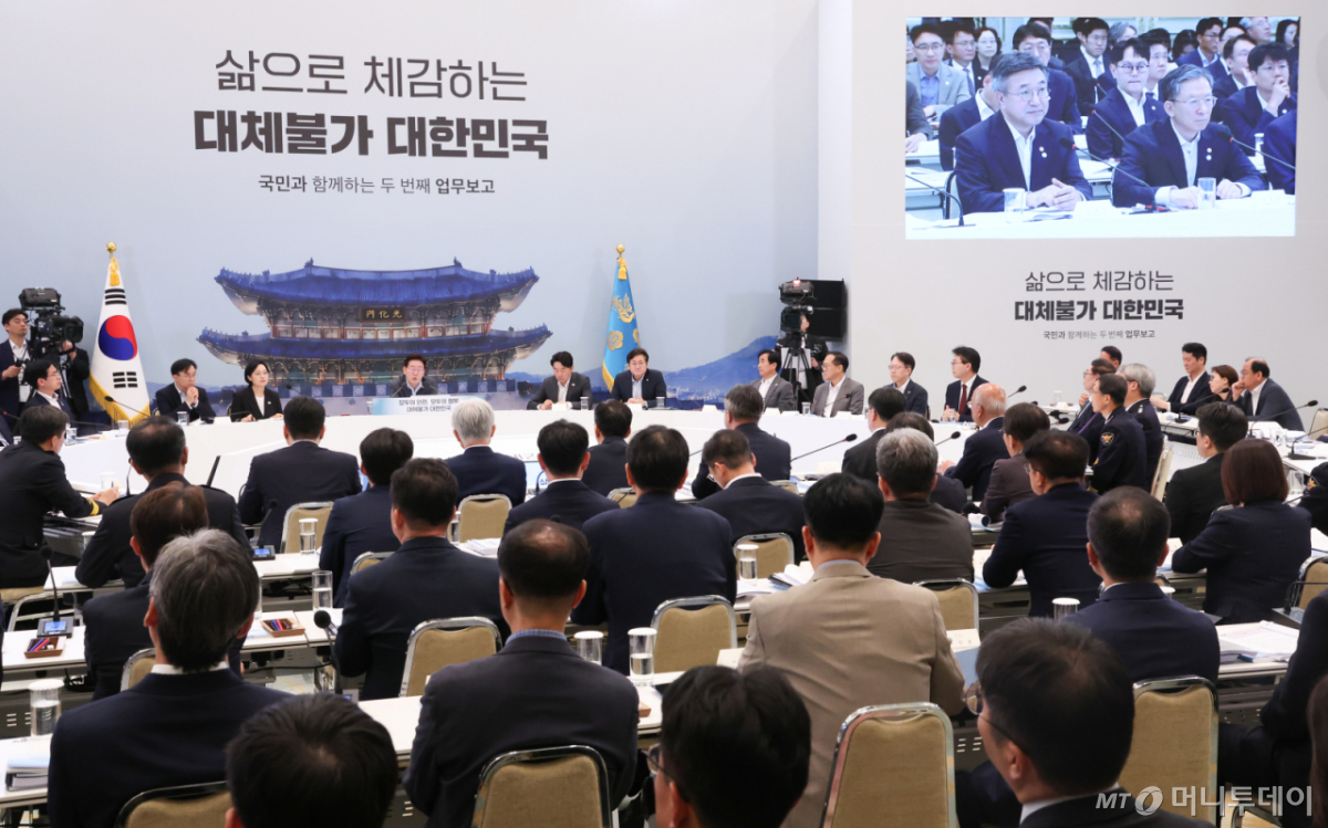 (서울=뉴스1) 허경 기자 = 이재명 대통령이 5일 청와대 영빈관에서 열린 행정안전부, 법무부, 국무조정실, 법제처, 인사혁신처 2차 업무보고에서 발언을 하고 있다. (청와대통신사진기자단) 2026.8.5/뉴스1 Copyright © 뉴스1. All rights reserved. 무단 전재 및 재배포, AI학습 이용 금지. /사진=(서울=뉴스1) 허경 기자