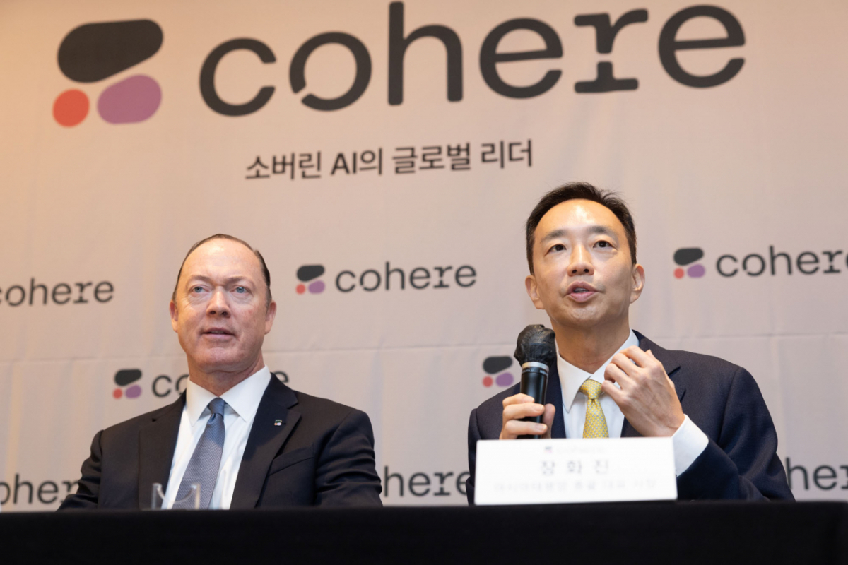 장화진 코히어 APAC 총괄대표(오른쪽)가 5일 서울 중구 웨스틴조선호텔에서 열린 기자간담회에서 질의에 답변하고 있다./사진 제공=코히어