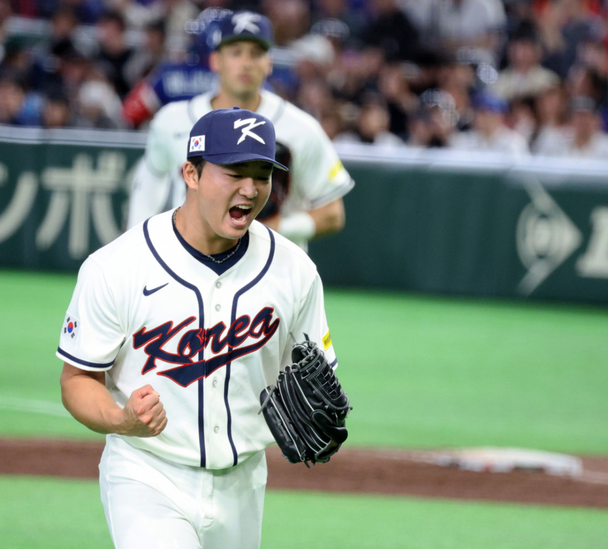 한국 야구 대표팀 고우석이 3월 8일 도쿄돔에서 열린 2026 WBC 도쿄 POOL 대만전에서 8회초 무실점 피칭을 펼친후 환호하고 있다. /사진=강영조 선임기자