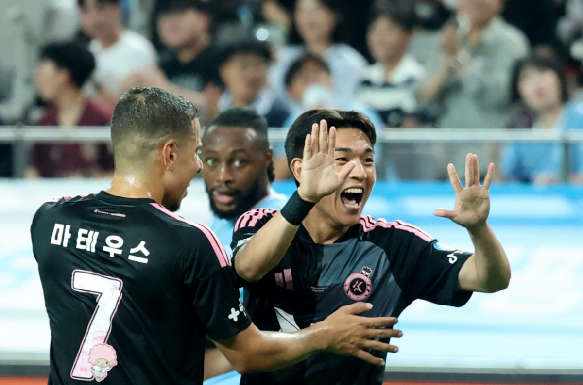 팀K리그 김대원이 5일 서울월드컵경기장에서 열린 '2026쿠팡플레이시리즈' 팀K리그와 맨체스터시티 경기 전반 1-1 동점골을 성공시킨후 자축하고 있다. /사진=강영조 선임기자