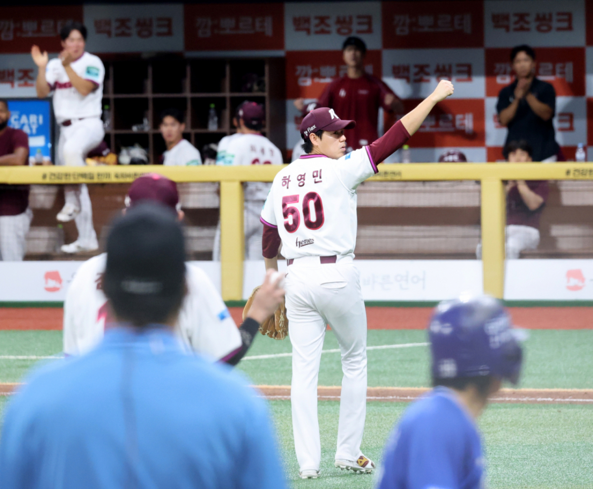 키움 히어로즈 투수 하영민이 7월 23일 2026 신한 SOL KBO리그 삼성 라이온즈전에서 선발 등판해 5회 위기를 넘기고 기뻐하고 있다. /사진=강영조 선임기자