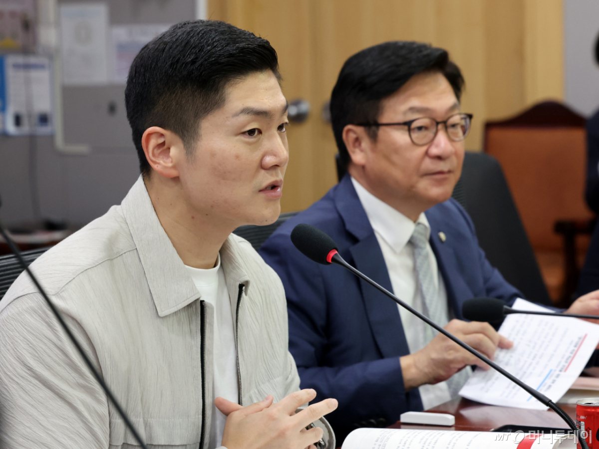 (서울=뉴스1) 황기선 기자 = 김재섭 국민의힘 의원이 9일 오후 서울 여의도 의원회관에서 열린 '청각장애 학생 학습권 보장을 위한 정책 세미나'에서 개회사를 하고 있다. 2026.7.9/뉴스1 Copyright © 뉴스1. All rights reserved. 무단 전재 및 재배포, AI학습 이용 금지. /사진=(서울=뉴스1) 황기선 기자
