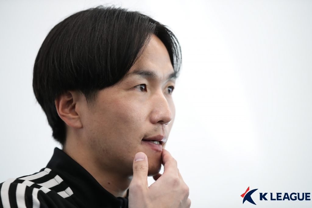 전북 현대 이적 후 홍명보 당시 울산 감독 발언과 관련해 기자회견 중인 아마노 준. /사진=한국프로축구연맹