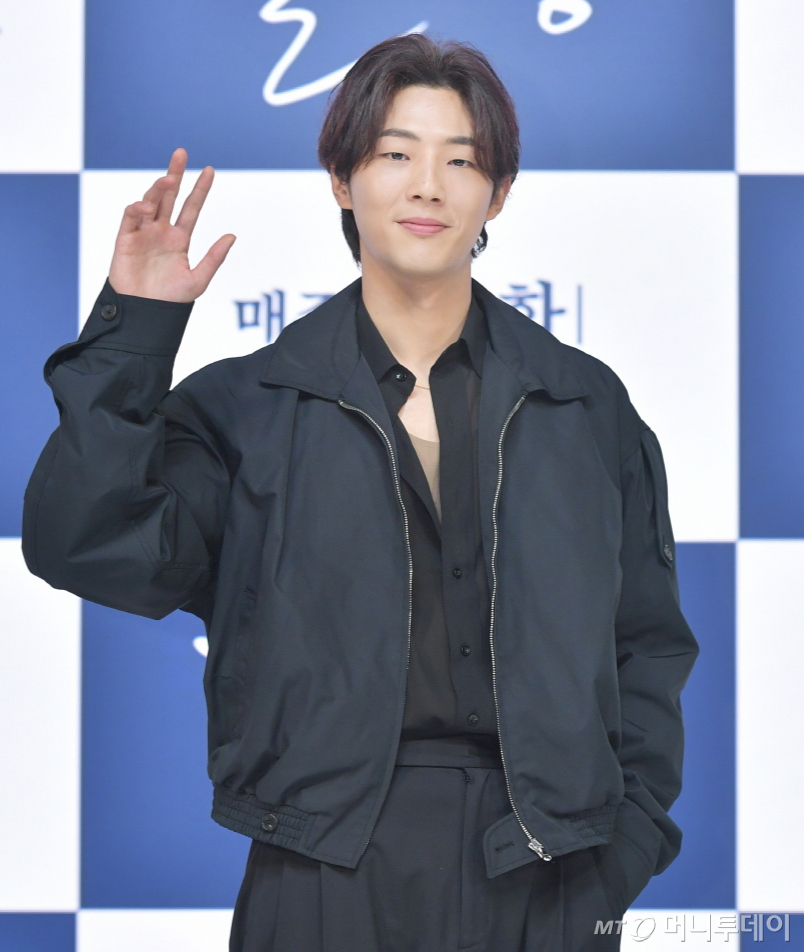 배우 지수. 사진은 2021년 KBS2 월화드라마 '달이 뜨는 강' 제작발표회에 참석한 모습 /사진제공=KBS
