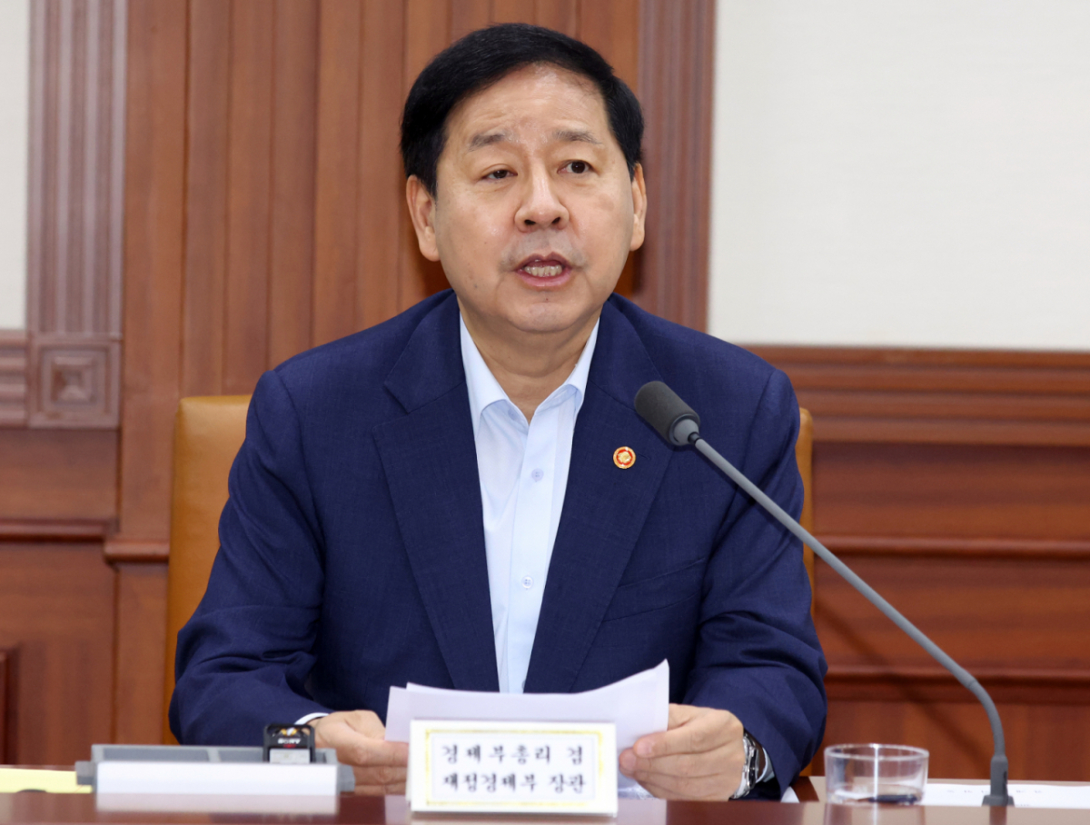 구윤철 부총리 겸 재정경제부 장관이 6일 오전 서울 종로구 세종대로 정부서울청사에서 열린 비상경제본부 희의 겸 경제·구조혁신 관계장관회의에서 모두 발언을 하고 있다./사진제공=뉴스1