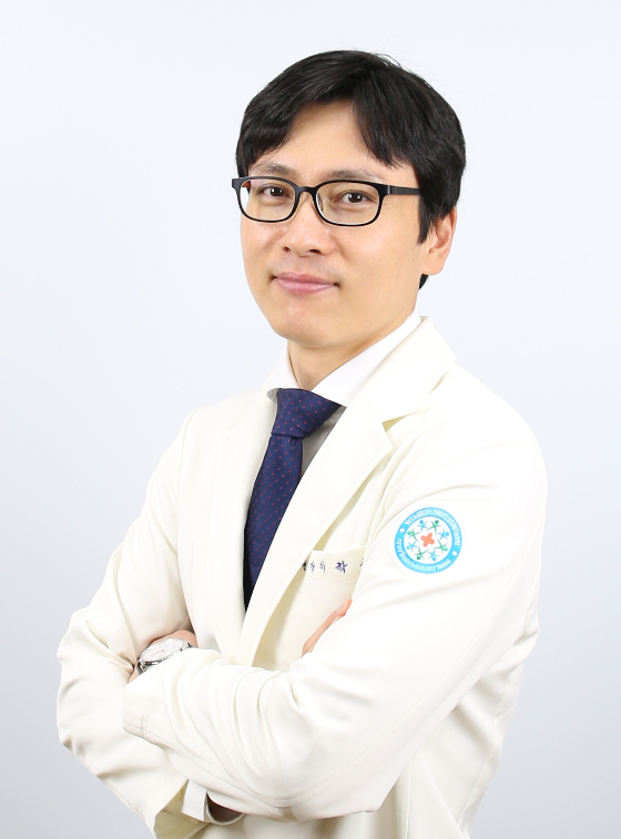 이학선 바른세상병원 척추센터 원장(신경외과 전문의). /사진제공=바른세상병원