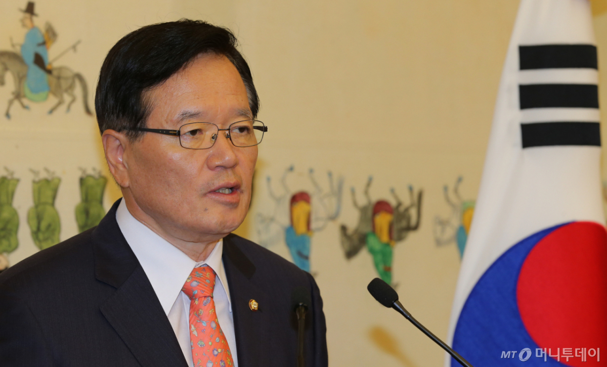 정의화 국회의장이 25일 오전 국회의장 접견실에서 퇴임 기자회견을 하고 있다 /사진=홍봉진기자 honggga@