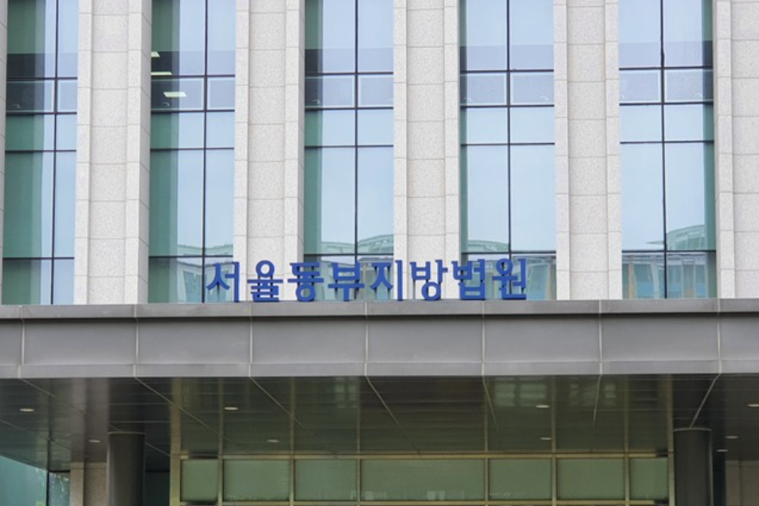 서울동부지법 형사3단독 안희경 판사는 지난달 24일 상해 혐의로 기소된 조모씨(30)에게 징역 10개월에 집행유예 2년을 선고했다. 폭력예방강의 40시간 수강과 사회봉사 80시간도 명령했다.