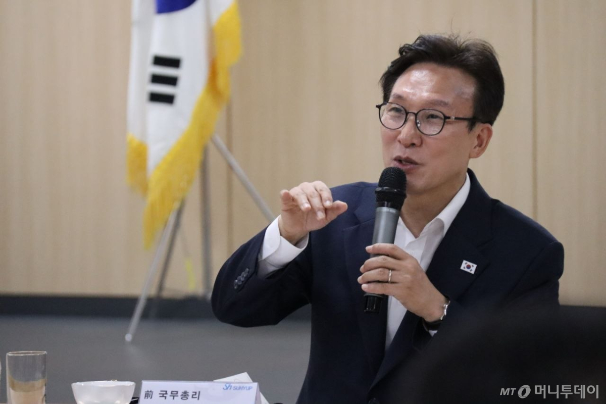 김민석 더불어민주당 당대표 후보가 7일 전남광주 목포시 목포수협에서 열린 전남지역 수협 조합장 간담회에서 발언하고 있다. /사진=뉴스1