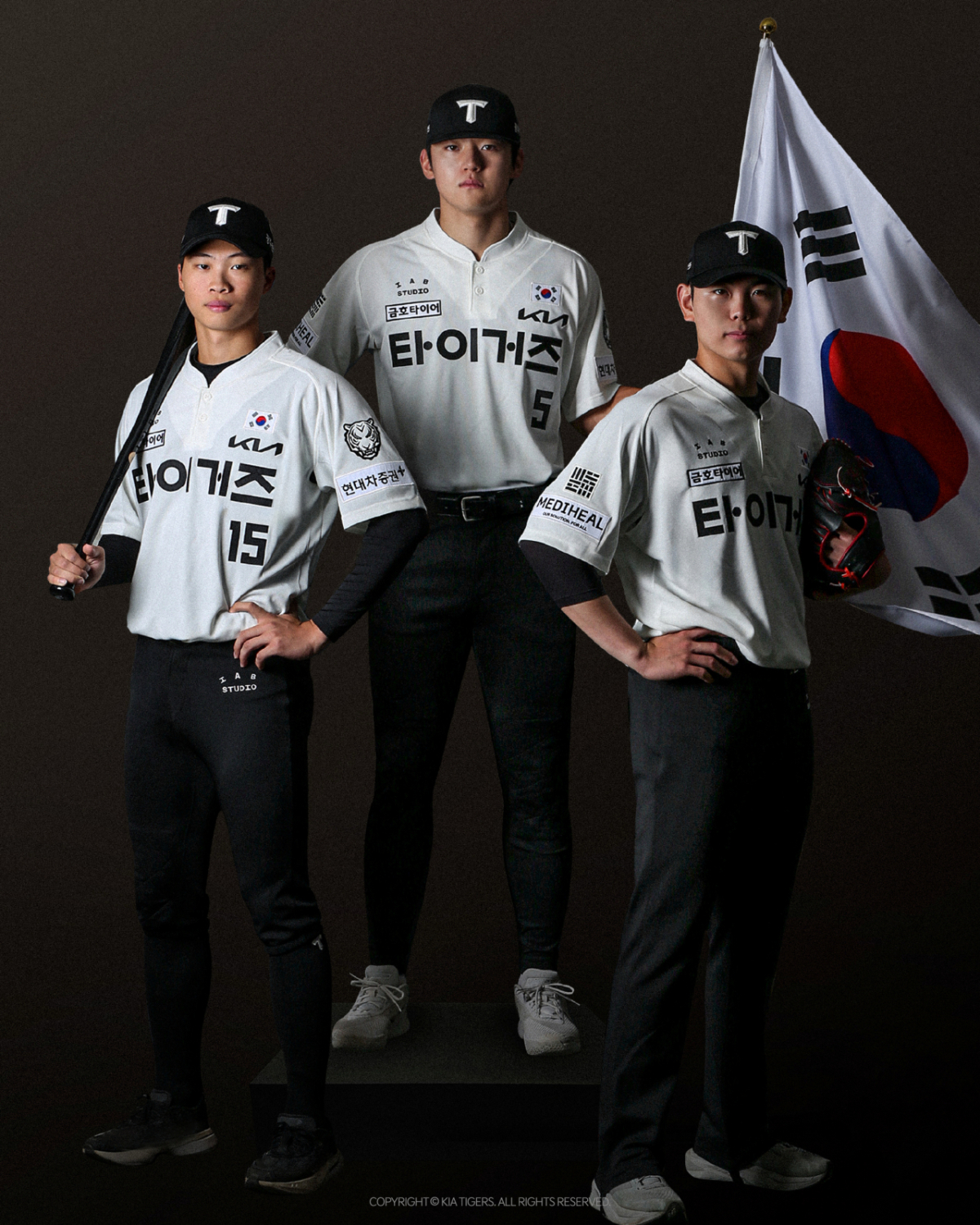 KIA 타이거즈 광복절 유니폼 실착 모습. /사진=KIA 타이거즈 제공