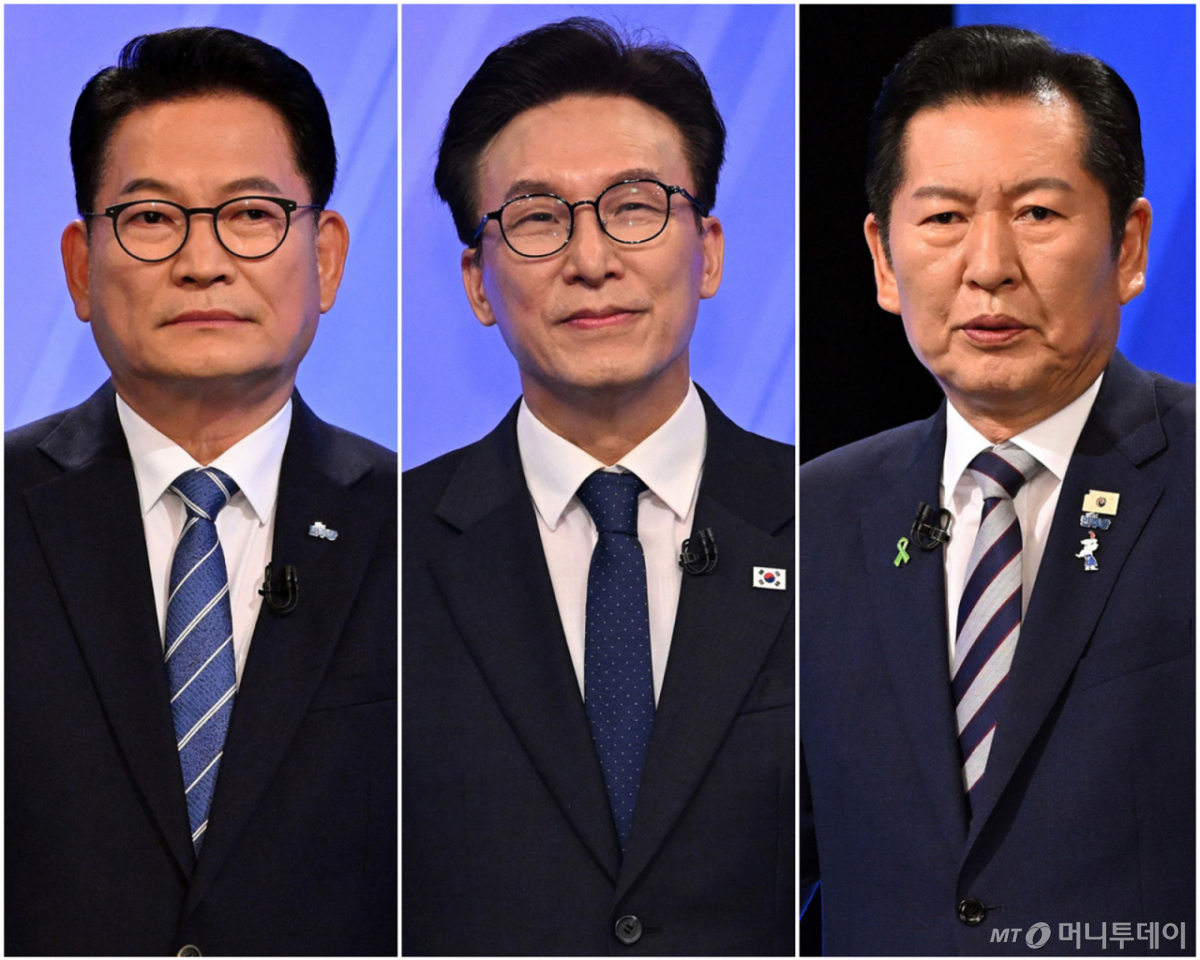 (서울=뉴스1) 국회사진기자단 = 더불어민주당 송영길(왼쪽부터), 김민석, 정청래 당대표 후보가 5일 서울 여의도 KBS에서 열린 2차 TV토론회를 준비하고 있다. 2026.8.5/뉴스1 Copyright © 뉴스1. All rights reserved. 무단 전재 및 재배포, AI학습 이용 금지. /사진=(서울=뉴스1) 국회사진기자단