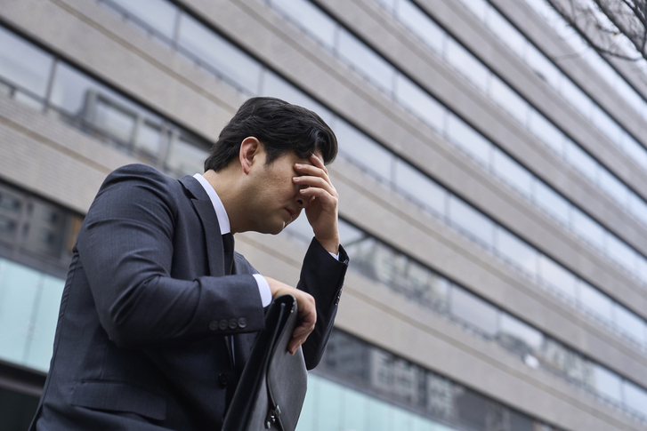 고민하는 직장인의 모습.기사 이해를 돕기 위한 이미지입니다./사진=게티이미지