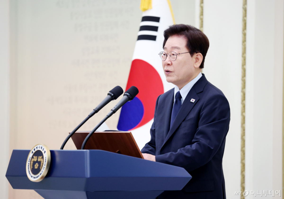 [서울=뉴시스] 김진아 기자= 이재명 대통령이 7일 청와대 영빈관에서 열린 진실화해위 3기 출범 계기 국가폭력 피해자 위로오찬에서 발언하고 있다. (청와대통신사진기자단) 2026.08.07. bluesoda@newsis.com /사진=김진아