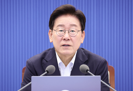 이재명 대통령이 6일 청와대에서 열린 수석보좌관회의에서 발언을 하고 있다. /사진=청와대통신사진기자단 /사진=(서울=뉴스1) 이재명 기자