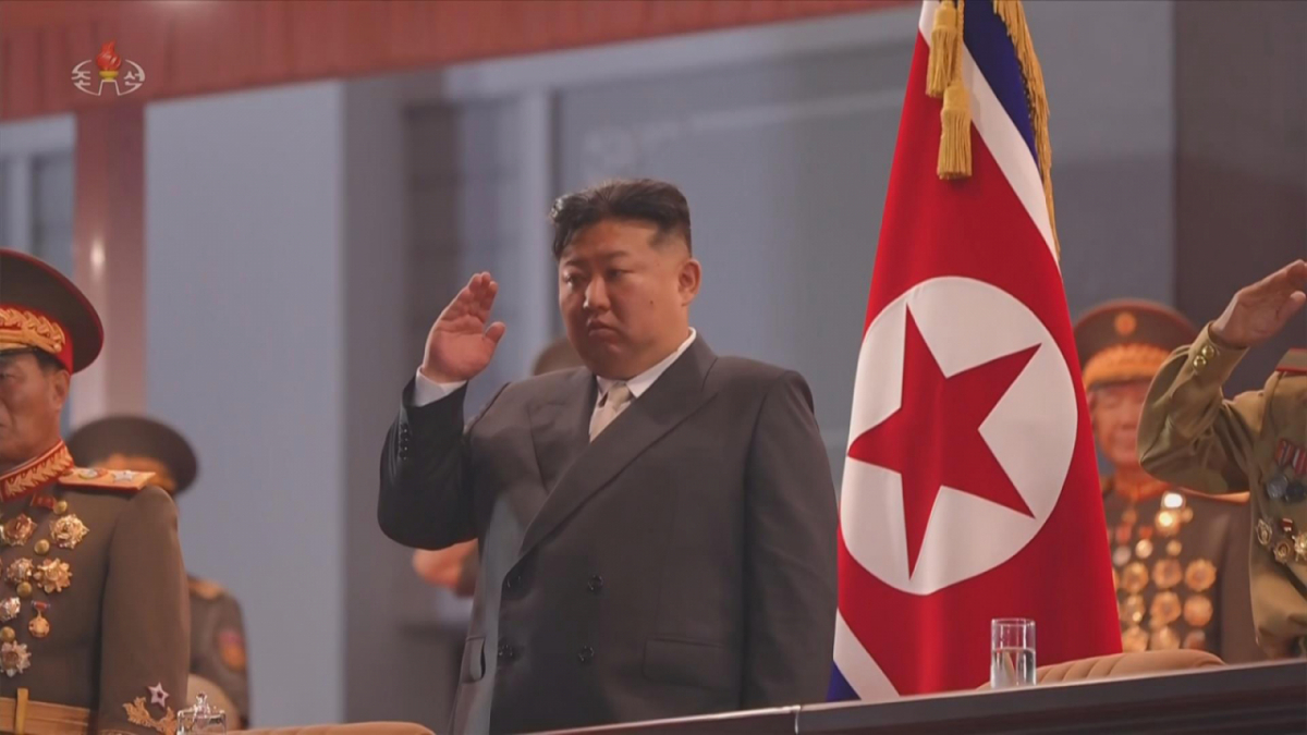 지난달 28일 북한 조선중앙TV가 전날 평양체육관광장에서 열린 6.25전쟁 정전협정 체결 73주년(전승절) 기념행진의식에 김정은 국무위원장이 참석했다고 보도한 화면 /사진=조선중앙TV 캡처(뉴시스)