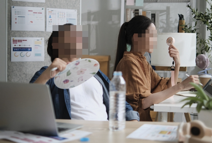 낮 최고 40도에 육박하는 폭염이 이어지는 가운데, 회사에서 전기세 절감을 위해 에어컨을 껐다는 사연이 전해졌다. /사진=게티이미지뱅크