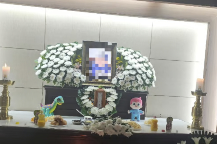 전남 광주의 한 어린이집에서 낮잠을 자다 사망한 19개월 아기 빈소. 사진=아기 어머니 인스타그램 갈무리