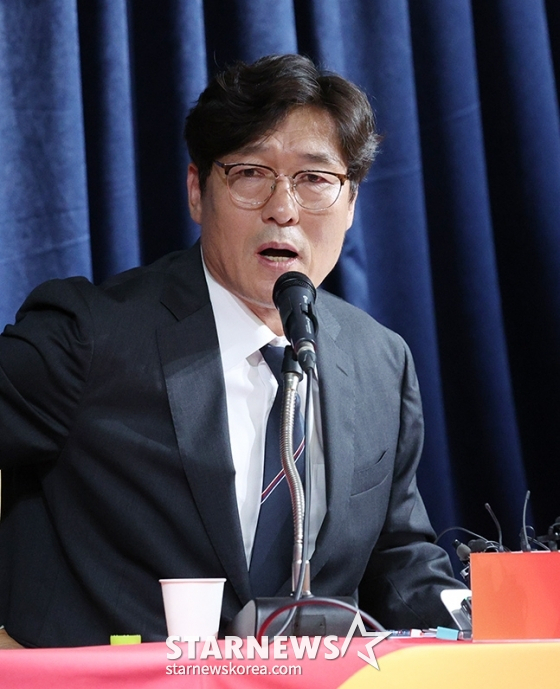 브리핑하는 이임생 전 대한축구협회 기술총괄이사의 모습. /사진=김진경 대기자