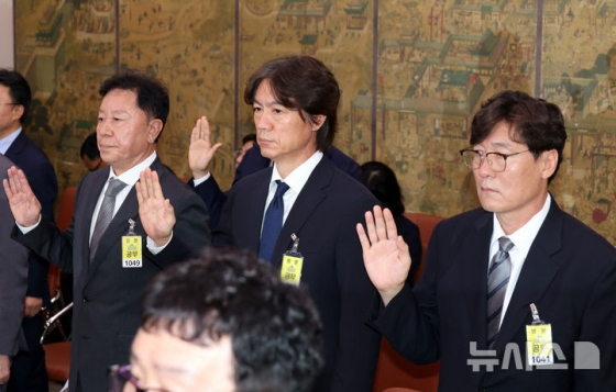 왼쪽부터 정해성 전 전력강화위원장, 홍명보 전 대한민국 축구 국가대표팀 감독, 이임생 전 대한축구협회 기술총괄이사. /사진=뉴시스