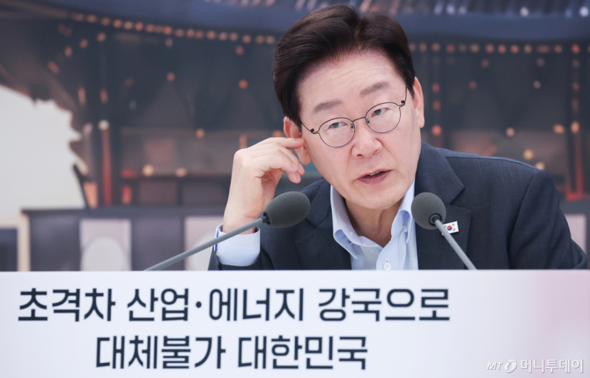 (서울=뉴스1) 이재명 기자 = 이재명 대통령이 4일 청와대 영빈관에서 열린 산업통상부, 기후에너지환경부, 지식재산처, 원자력안전위원회, 기상청 2차 업무보고에서 발언을 하고 있다. 2026.8.4/뉴스1 Copyright © 뉴스1. All rights reserved. 무단 전재 및 재배포, AI학습 이용 금지. /사진=(서울=뉴스1) 이재명 기자