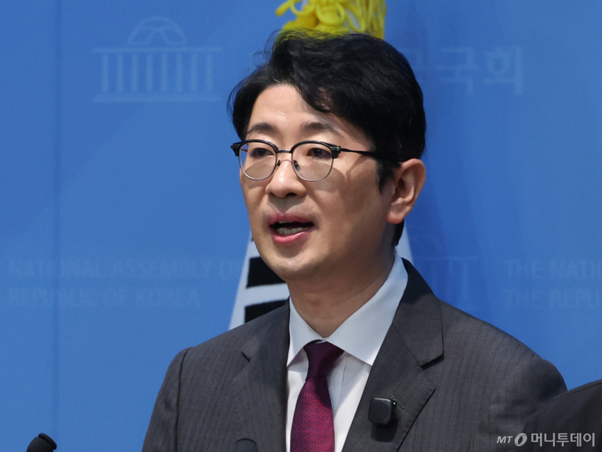 (서울=뉴스1) 황기선 기자 = 주진우 국민의힘 의원이 3일 오후 서울 여의도 국회 의원회관에서 '제22대 총선 쌍둥이 투표율 조작 고발 기자회견'을 하고 있다. 2026.8.3/뉴스1 Copyright © 뉴스1. All rights reserved. 무단 전재 및 재배포, AI학습 이용 금지. /사진=(서울=뉴스1) 황기선 기자