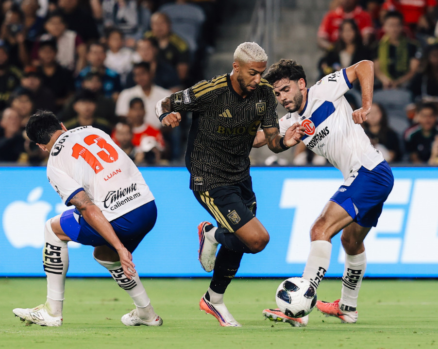 드니 부앙가(가운데). 사진=LAFC 공식 SNS 갈무리