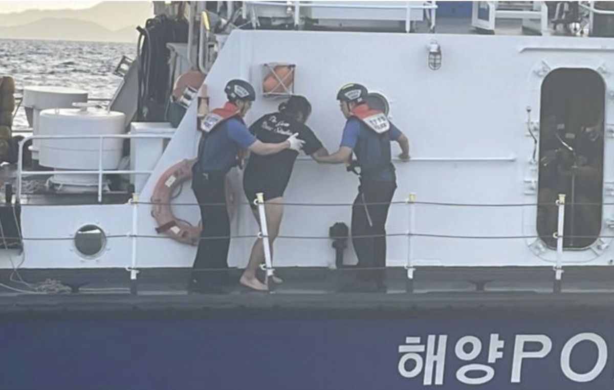 인천 자월도 인근 해상에서 모터보트를 타고 나갔다가 실종됐다가 구조된 승선원/사진=인천해양경찰서 제공