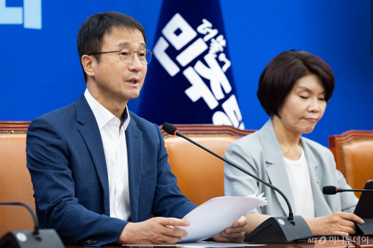 (서울=뉴스1) 유승관 기자 = 한병도 더불어민주당 당대표 직무대행 겸 원내대표가 10일 서울 여의도 국회에서 열린 원내대책회의에서 모두 발언을 하고 있다. 2026.8.10/뉴스1 Copyright © 뉴스1. All rights reserved. 무단 전재 및 재배포, AI학습 이용 금지. /사진=(서울=뉴스1) 유승관 기자