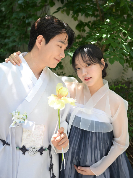 배우 문지인(40) 김기리(40) 부부가 결혼 2년 만에 아들을 품에 안았다./사진=김기리 SNS