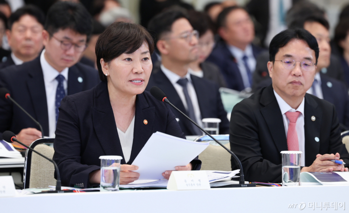 (서울=뉴스1) 이재명 기자 = 송미령 농림축산식품부 장관이 16일 청와대 영빈관에서 열린 국토교통부, 농림축산식품부, 해양수산부 2차 업무보고에서 보고를 하고 있다. 2026.7.16/뉴스1 Copyright © 뉴스1. All rights reserved. 무단 전재 및 재배포, AI학습 이용 금지. /사진=(서울=뉴스1) 이재명 기자