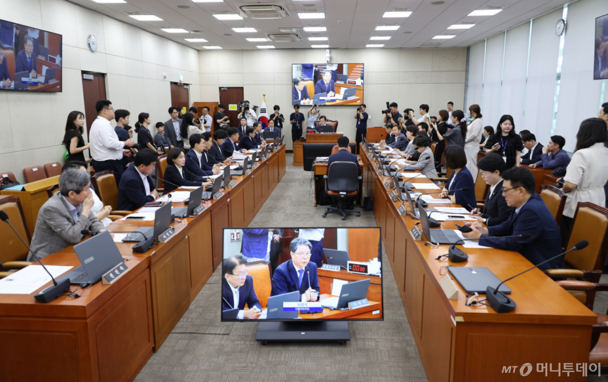 이만희 국회 보건복지위원장이 29일 여의도 국회에서 보건복지위원회 제1차 전체회의를 주재하고 있다. /사진=뉴시스