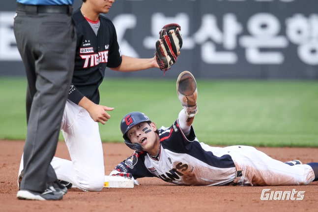 황성빈(오른쪽). /사진=롯데 자이언츠