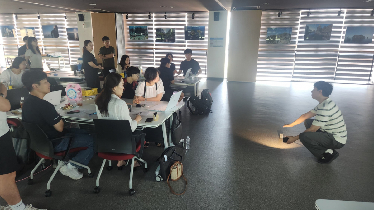 경남교육청이 과학교육원에서 초·중등 과학 교사를 대상으로 데이터·디지털 활용 직무연수를 하고 있다./사진제공=경남교육청