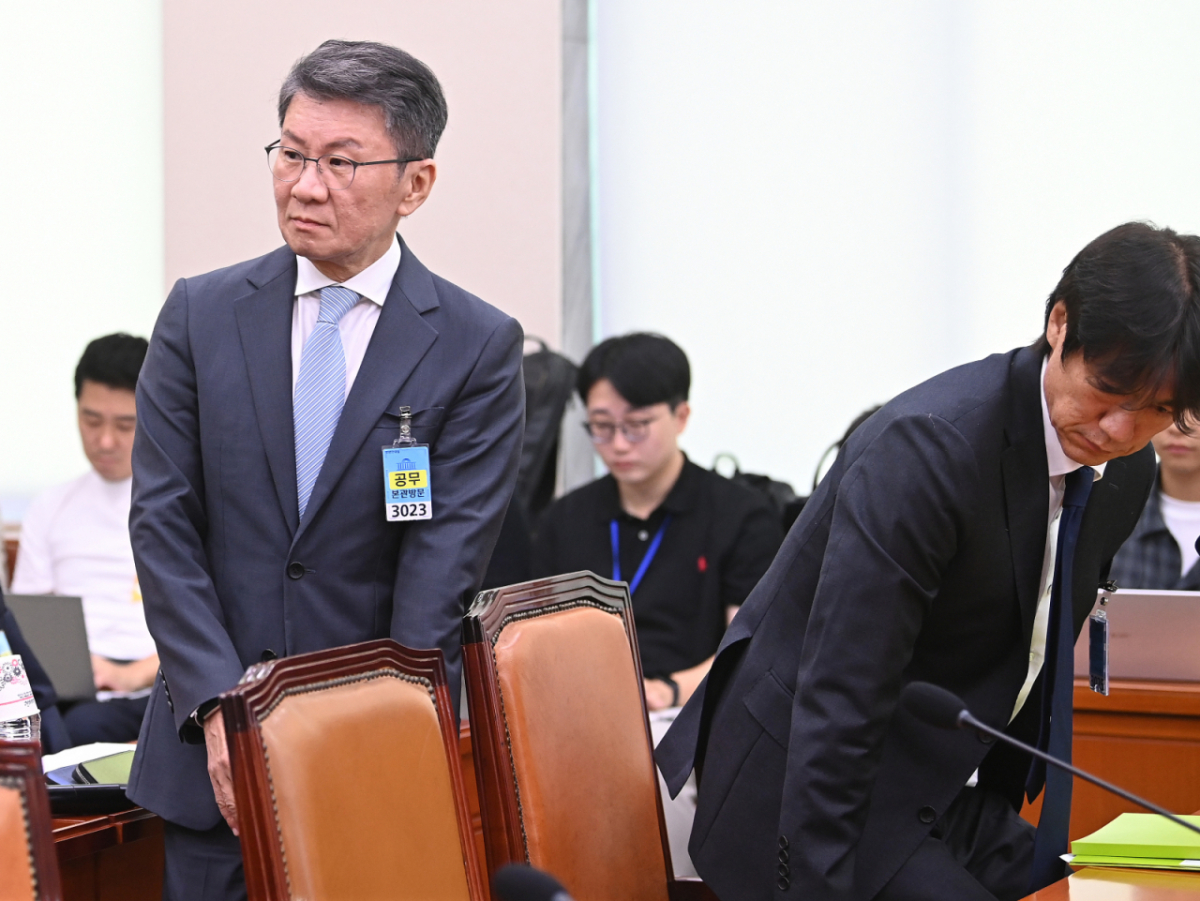 정몽규 전 대한축구협회장과 홍명보 전 축구대표팀 감독이 30일 국회 문화체육관광위원회에서 열린 대한축구협회 현안 관련 청문회에 출석하고 있다. 2026.7.30. /사진=(서울=뉴스1) 국회사진기자단