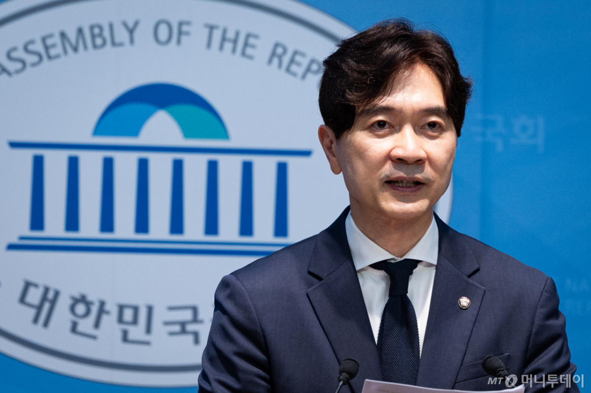 (서울=뉴스1) 유승관 기자 = 박성훈 국민의힘 수석대변인이 10일 서울 여의도 국회 소통관에서 현안 관련 논평을 하고 있다. 2026.7.10/뉴스1 Copyright © 뉴스1. All rights reserved. 무단 전재 및 재배포, AI학습 이용 금지. /사진=(서울=뉴스1) 유승관 기자