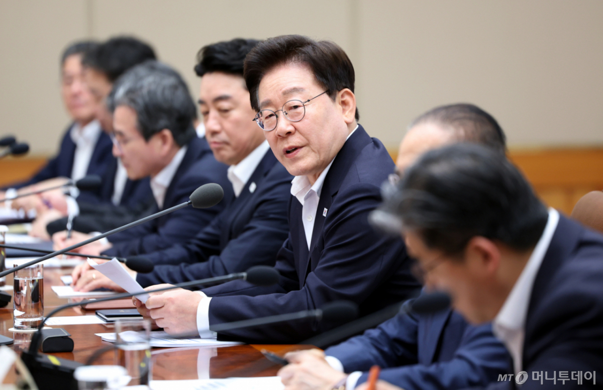 [서울=뉴시스] 조성봉 기자 = 이재명 대통령이 10일 청와대에서 열린 메가프로젝트 2차 민관합동 점검회의에서 발언하고 있다. 2026.08.10. suncho21@newsis.com /사진=